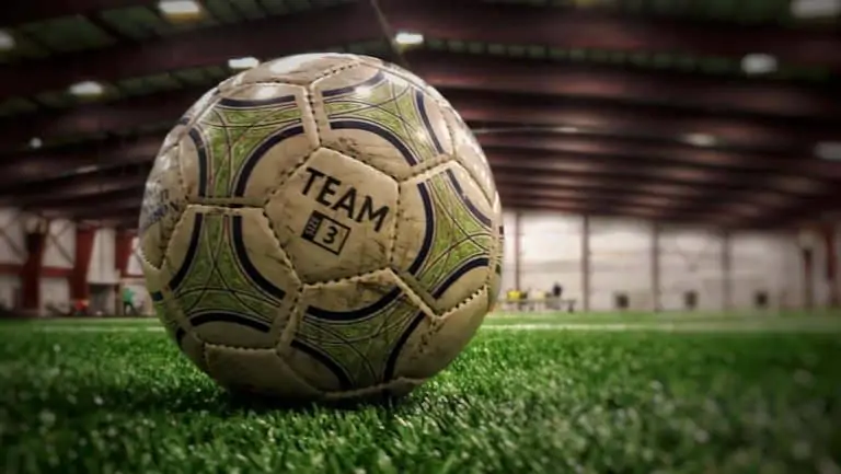 Soccer ball indoor soccer - Indoor soccer vs outdoor soccer rules