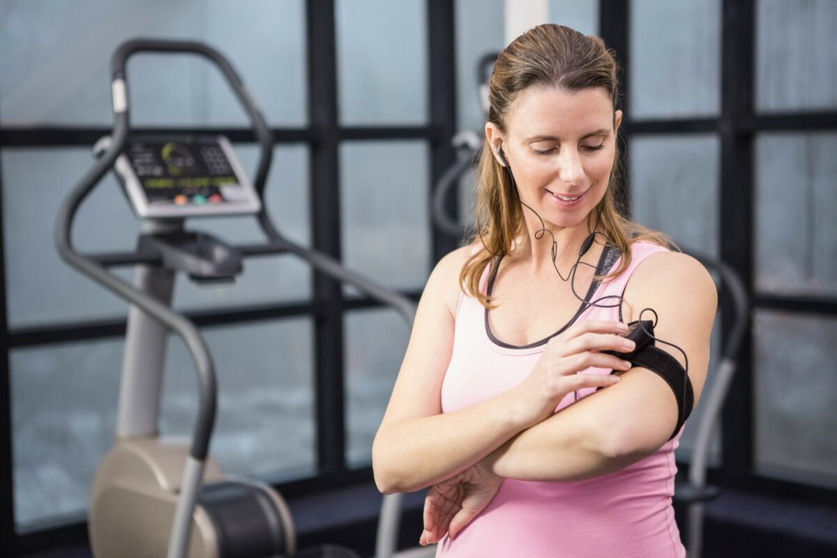 Pregnant woman listening to music at the gym. ○ Soccer Blade