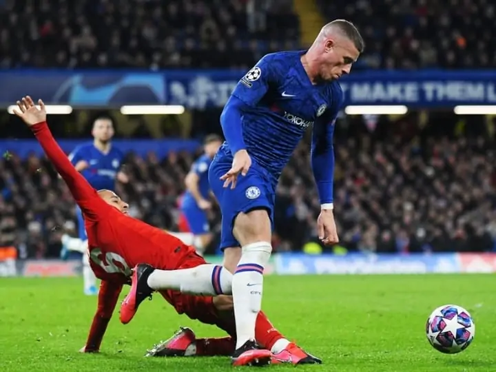 LONDON, ENGLAND FEBRUARY 26, 2020 Thiago Alcantara of Bayern and Ross Barkley of Chelsea pictured during the 2019.20 UEFA Champions League Round of 16 game Chelsea FC vs. Bayern Munich at Stamford Bridge