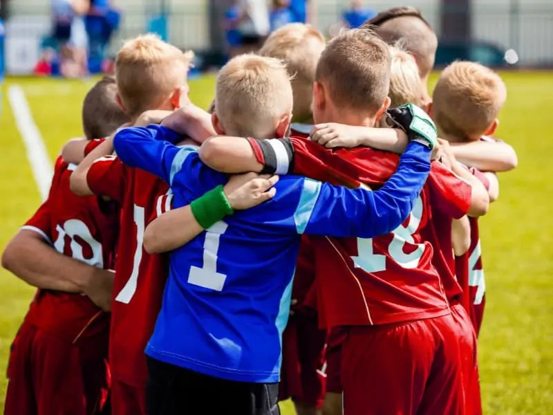 youth boys soccer team huddle