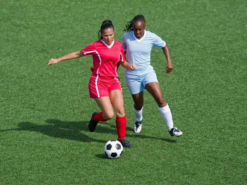 Female soccer players shoulder to shoulder