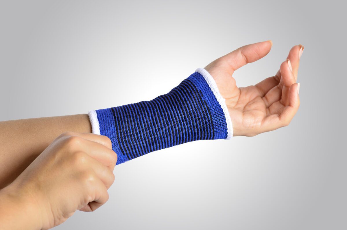 Hand with a orthopedic wrist brace ○ Soccer Blade