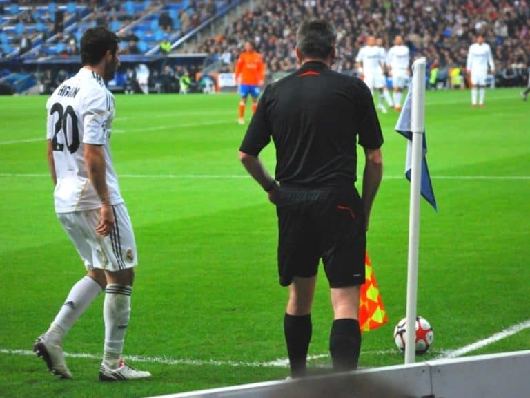 Higuain taking a corner Real Madrid 1 Zurich 0