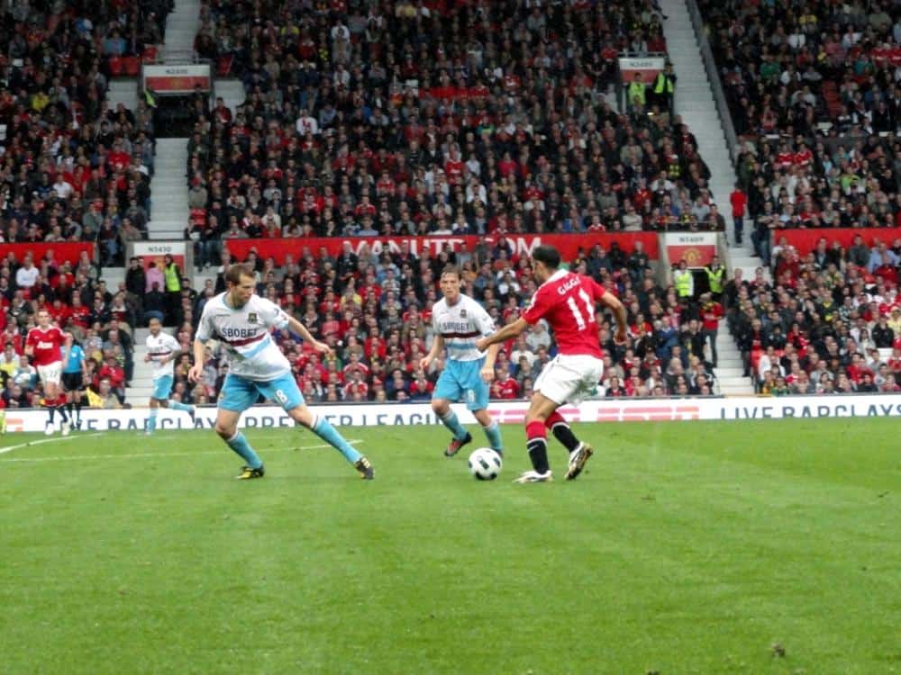 Ryan Giggs dribbles ball vs West Ham August 2010
