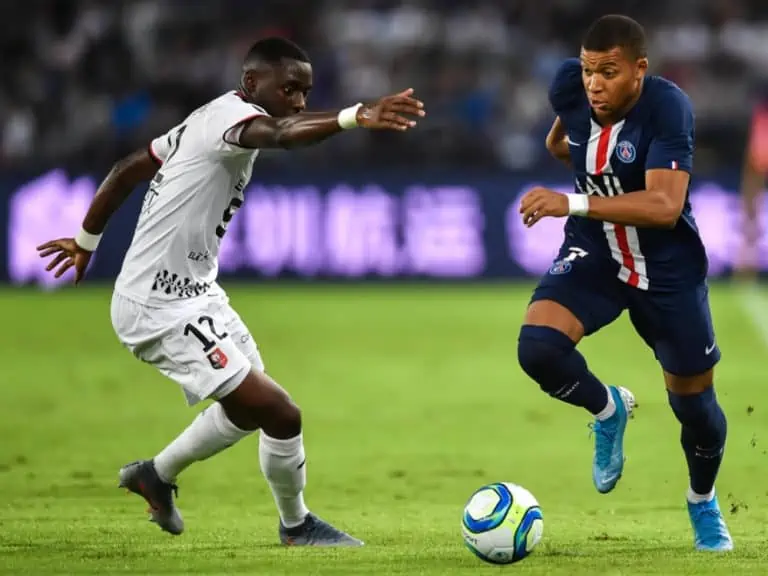 Kylian Mbappe, right, of Paris Saint-Germain challenges James Lea Siliki of Stade Rennais during The Trophee des Champions (Champion's Trophy) match in Shenzhen city, south China's Guangdong province, 3 August 2019.