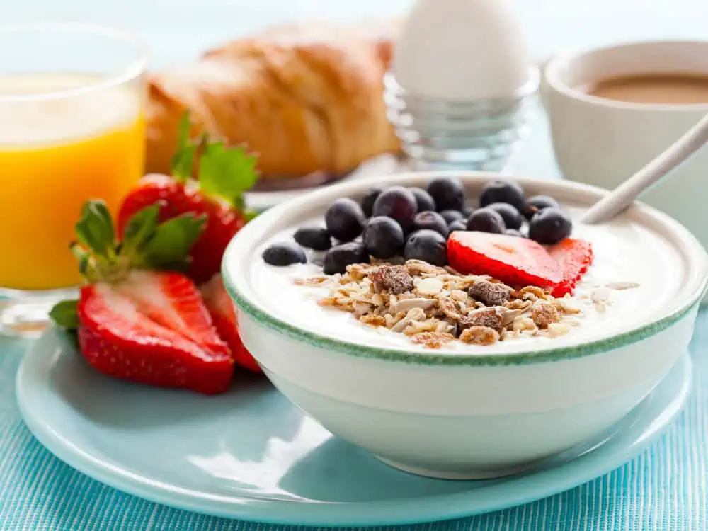 oatmeal with fruit healthy breakfast