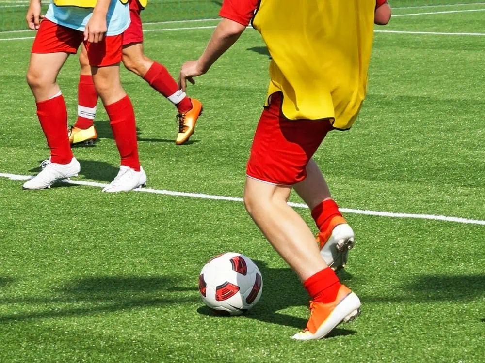 Soccer player moving with the ball